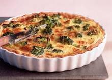 Wie Holland zegt, zegt kaas. In deze quiche gaat Goudse, Maaslander en oude kaas. Een echte Hollandse hap!