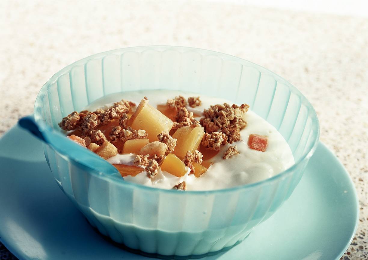 Tropische vla met krokante muesli
