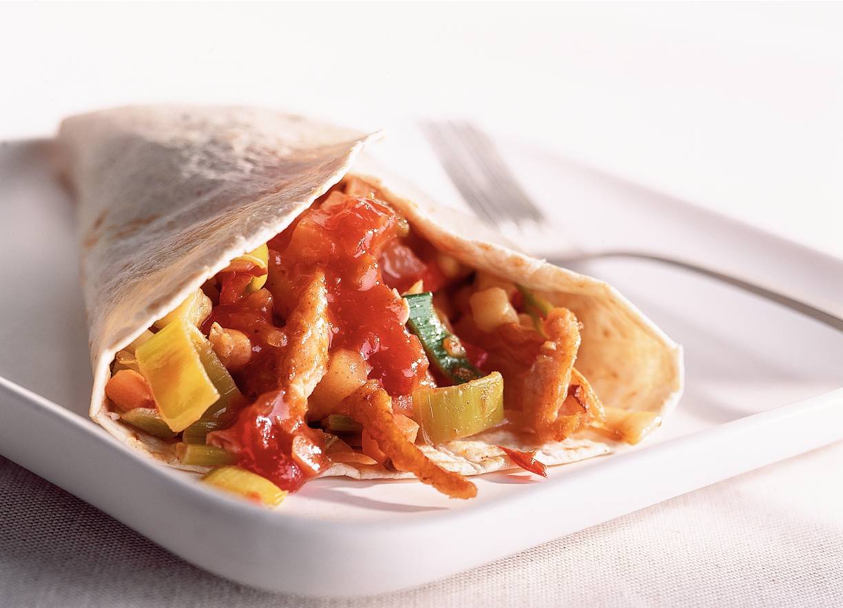 Wrap met kip, salsa en ananas