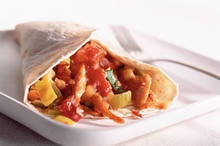 Wrap met kip, salsa en ananas
