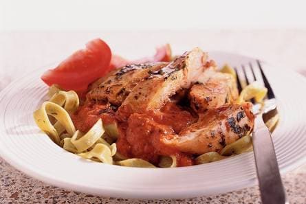 Gevulde kipfilet met tagliatelle