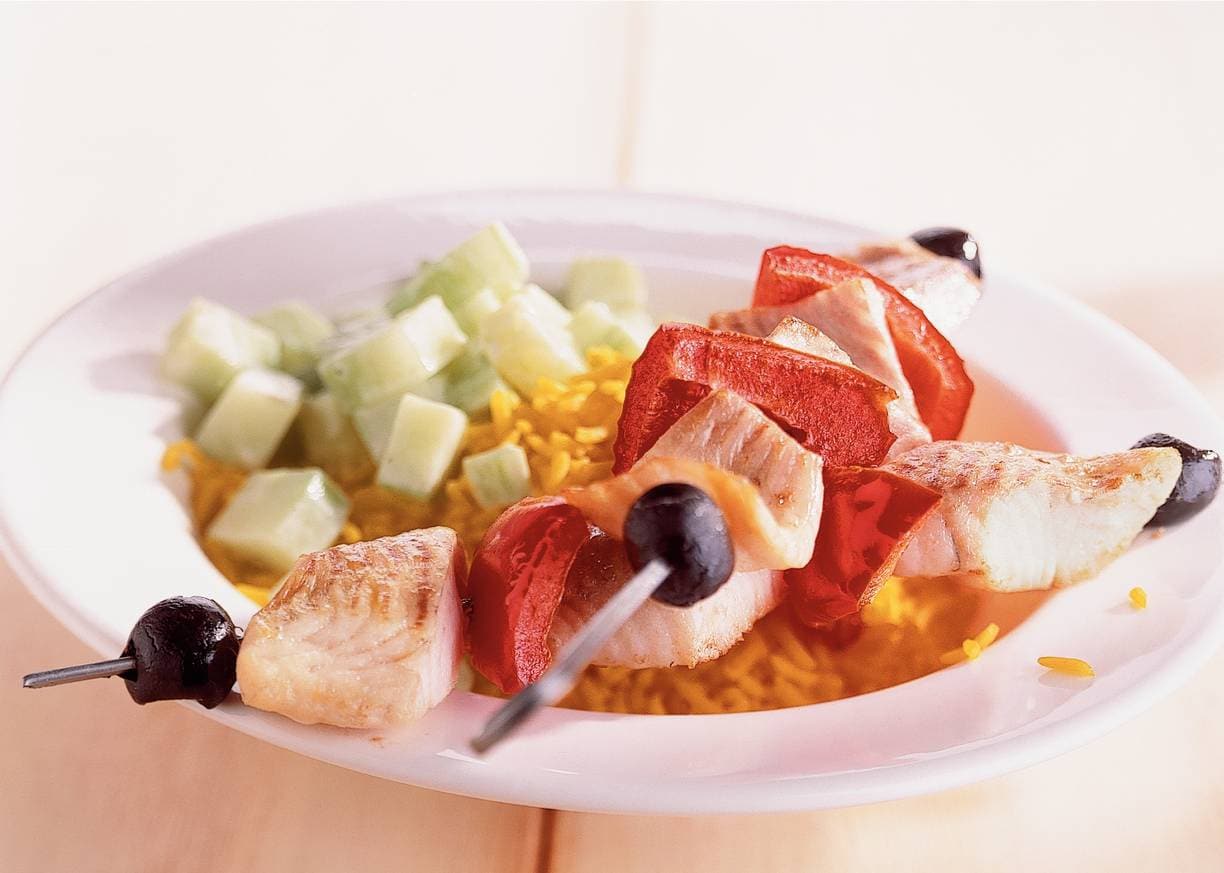 Tilapiaspiesen met komkommersalade