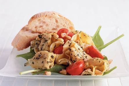 Tortellonisalade met pesto