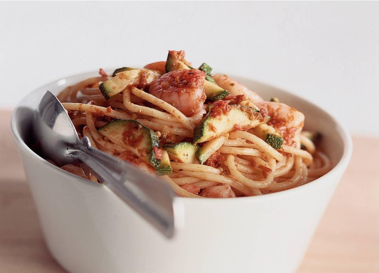 Spaghetti met courgette en tapenade