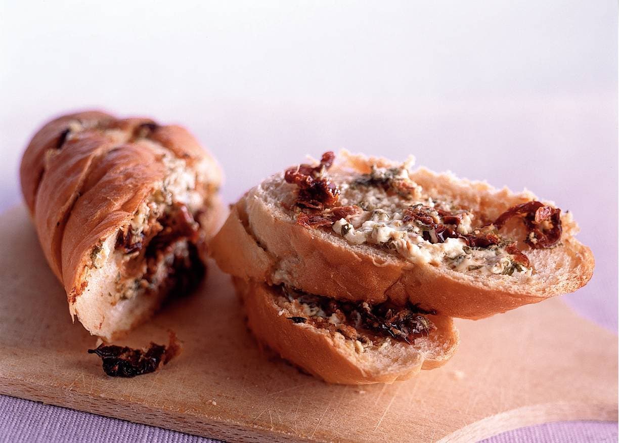 Stokbrood met mediterrane roomkaas
