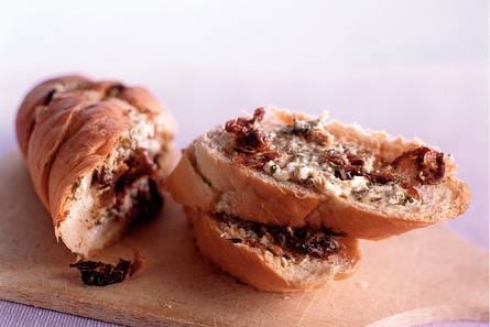Stokbrood met mediterrane roomkaas