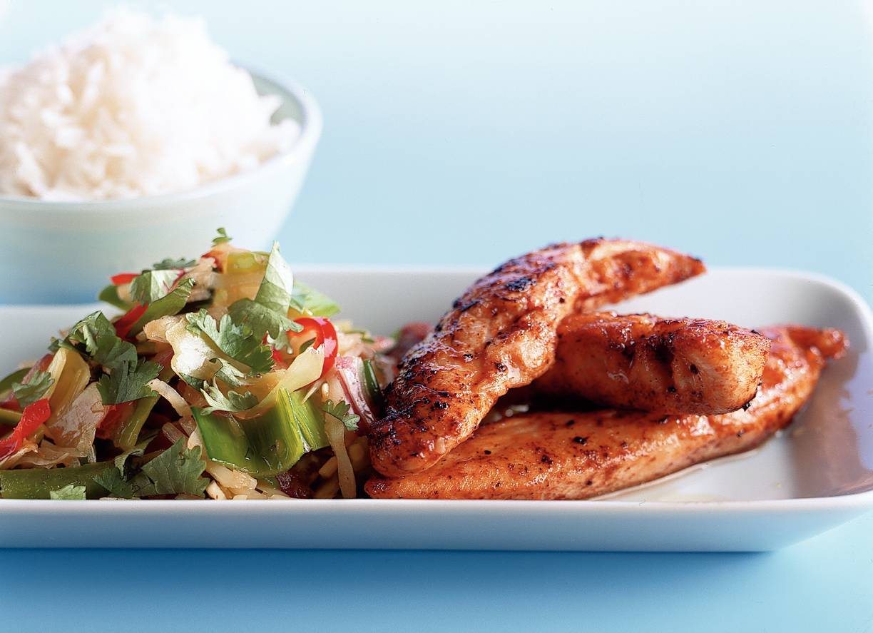 Curry-kip met wokgroente