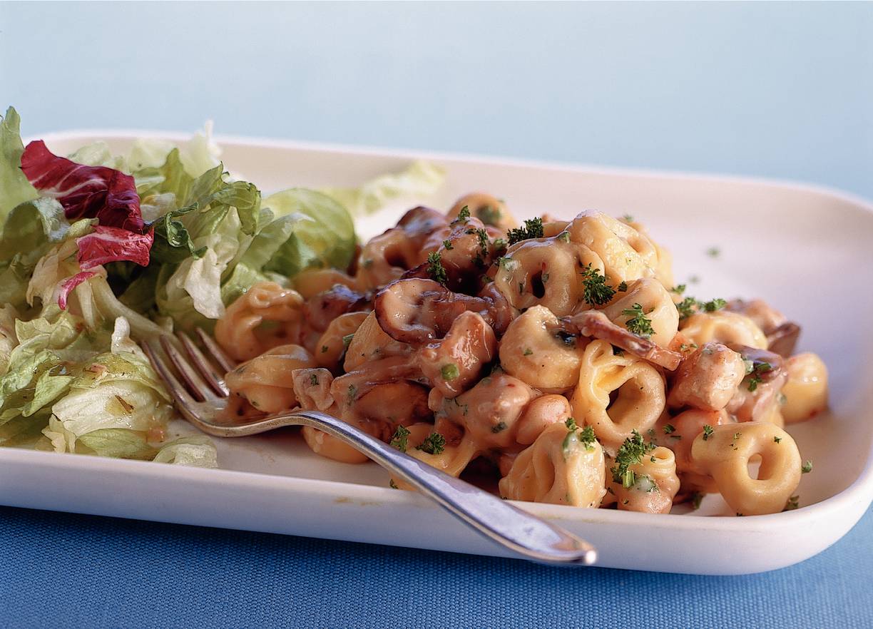 Tortellini met champignonsaus