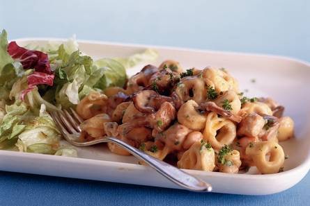 Tortellini met champignonsaus