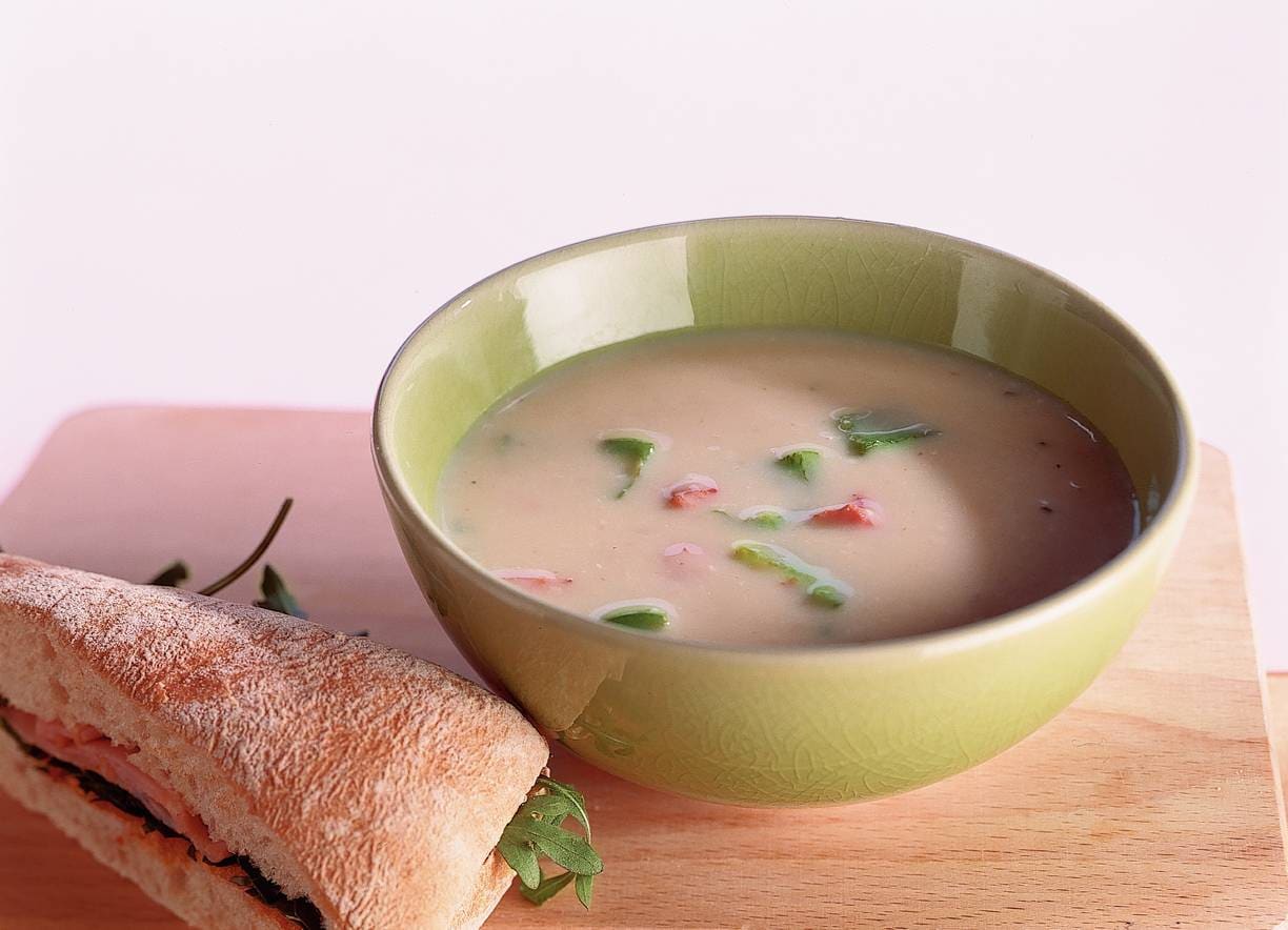 Paprika-champignonsoep met sandwich