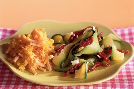 Courgettesalade met risotto