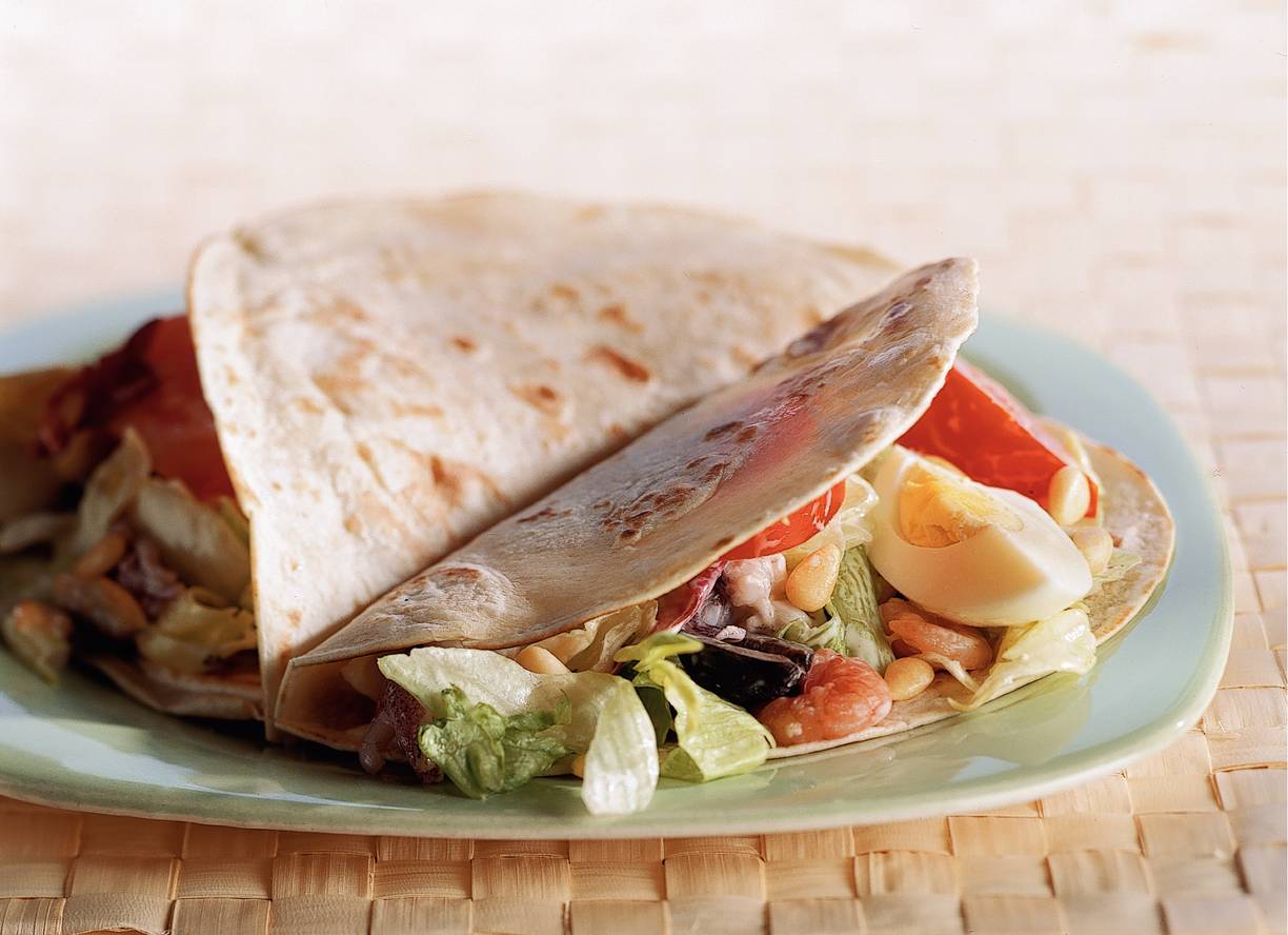 Tortilla's met zeevruchtensalade