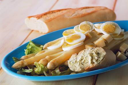 Aspergesalade met truffelvinaigrette