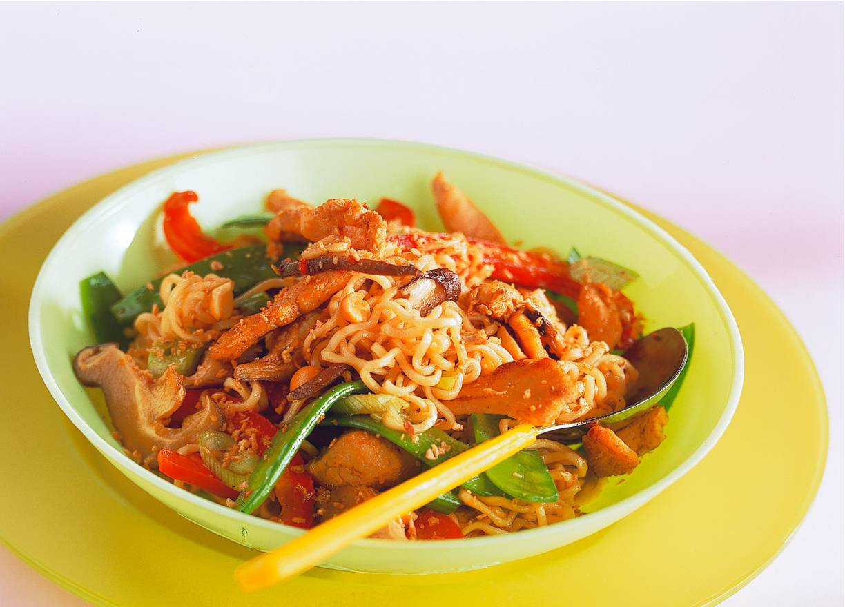 Chow mein met peultjes en kip