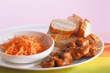 Varkenshaassaté met wortelsalade