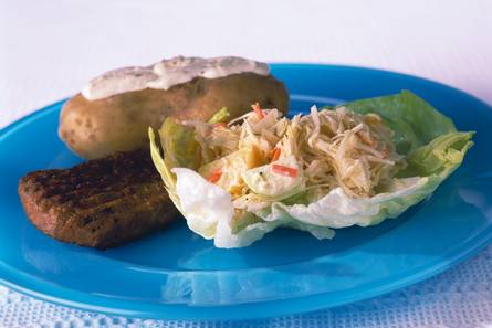 Hamburgers met gepofte aardappelen