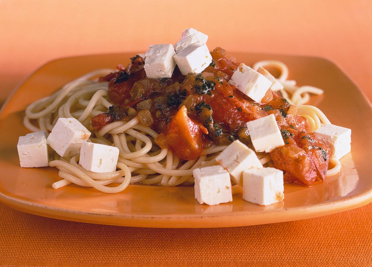 Spaghetti met tomaat-basilicumsaus