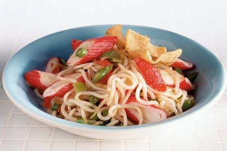 Mie met zoetzure saus en surimi