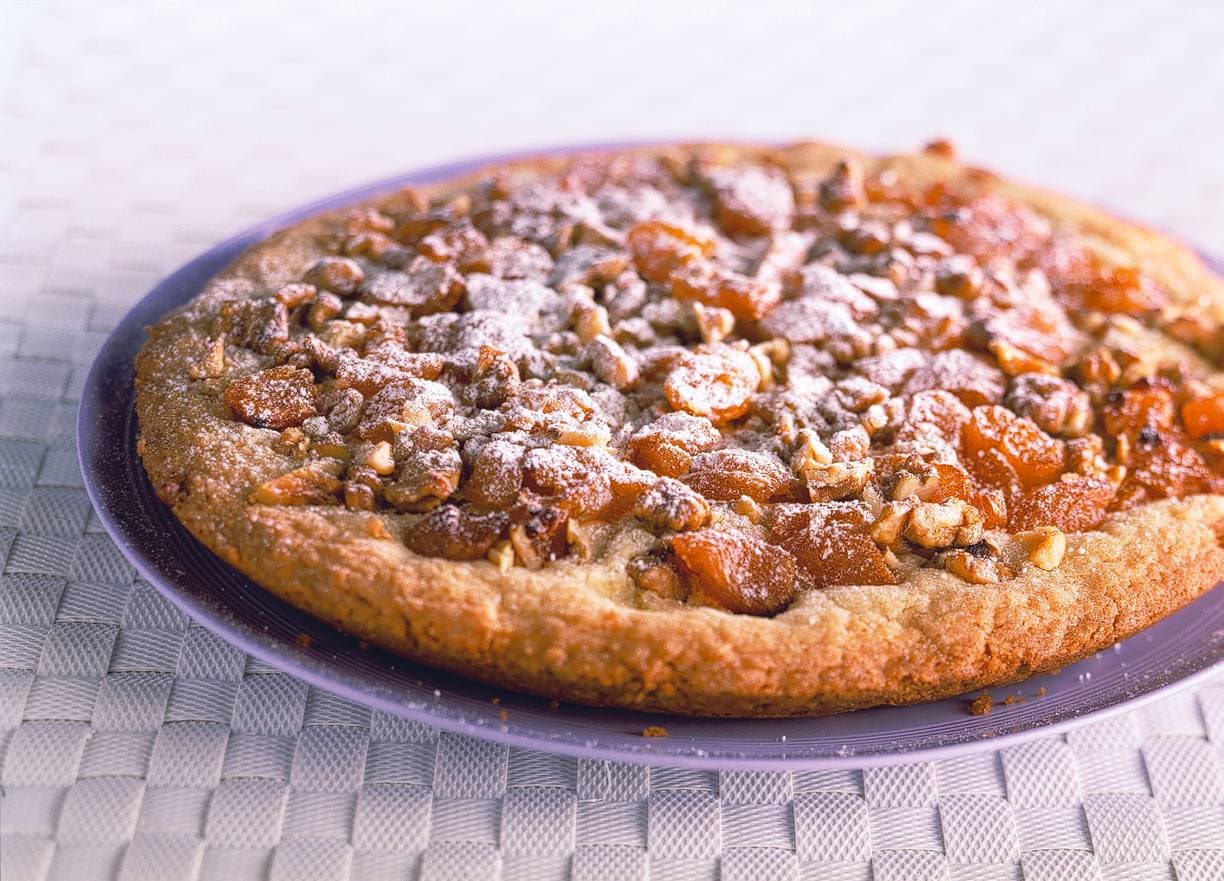 Boterkoek met abrikozen en walnoten