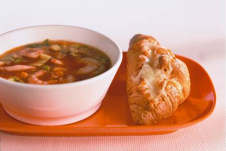 Garnalensoep met kaascroissants
