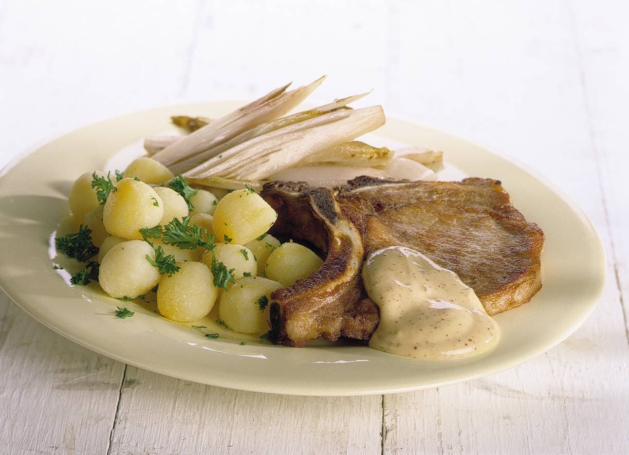 Karbonades met mosterdsaus en witlof