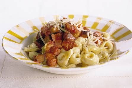 Tortellini met auberginesaus
