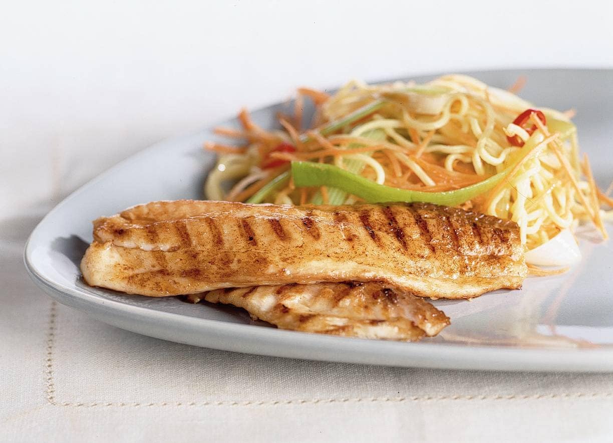 Gegrilde tilapia met mieschotel