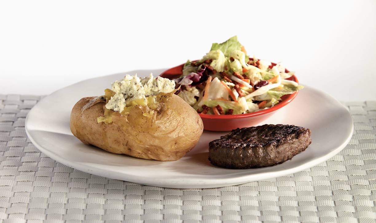 Gepofte aardappel met steak de boeuf