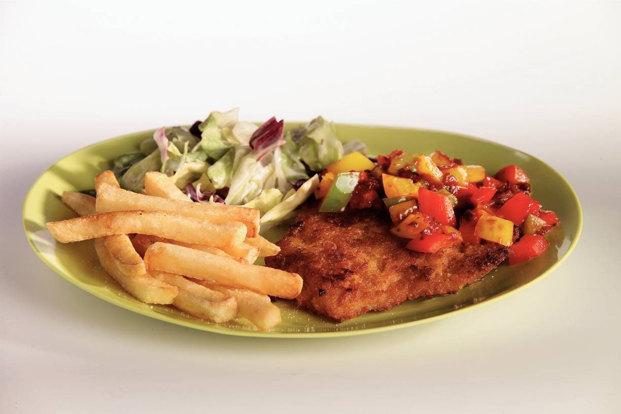 Schnitzel met paprikasaus en frites