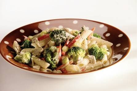 Lauwwarme pastasalade met kip