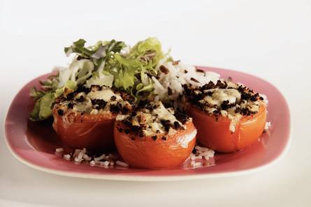 Met mozzarella gevulde tomaten