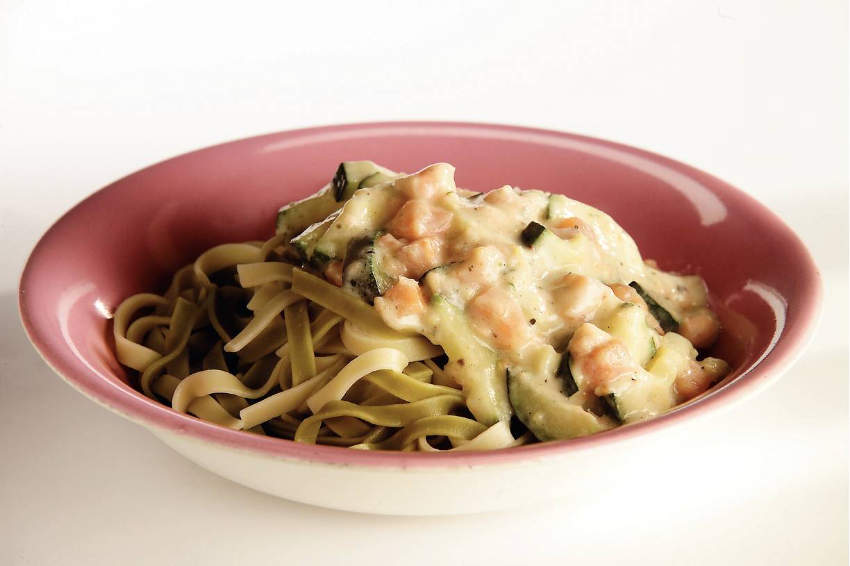 Tagliatelle met courgette-zalmsaus