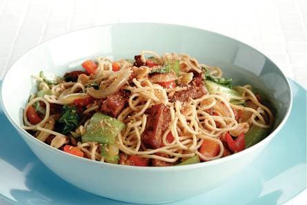 Mie-wokschotel met paksoi