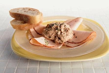 Kipfilet met kruidige tonijnmousse