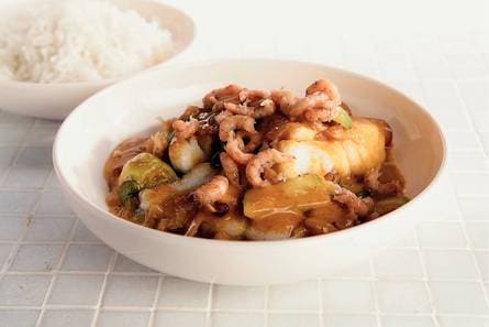 Rode viscurry met pandanrijst