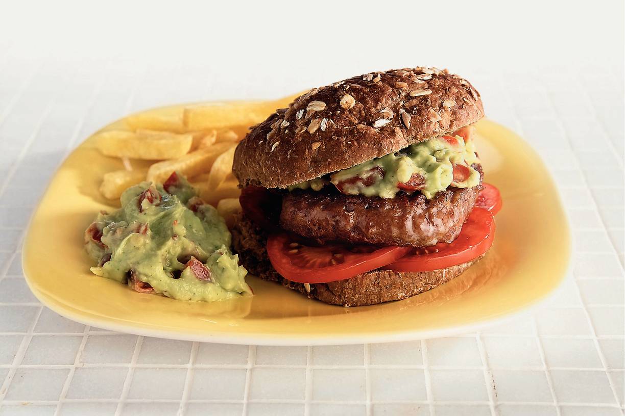 Avocadoburgers met ovenfrites
