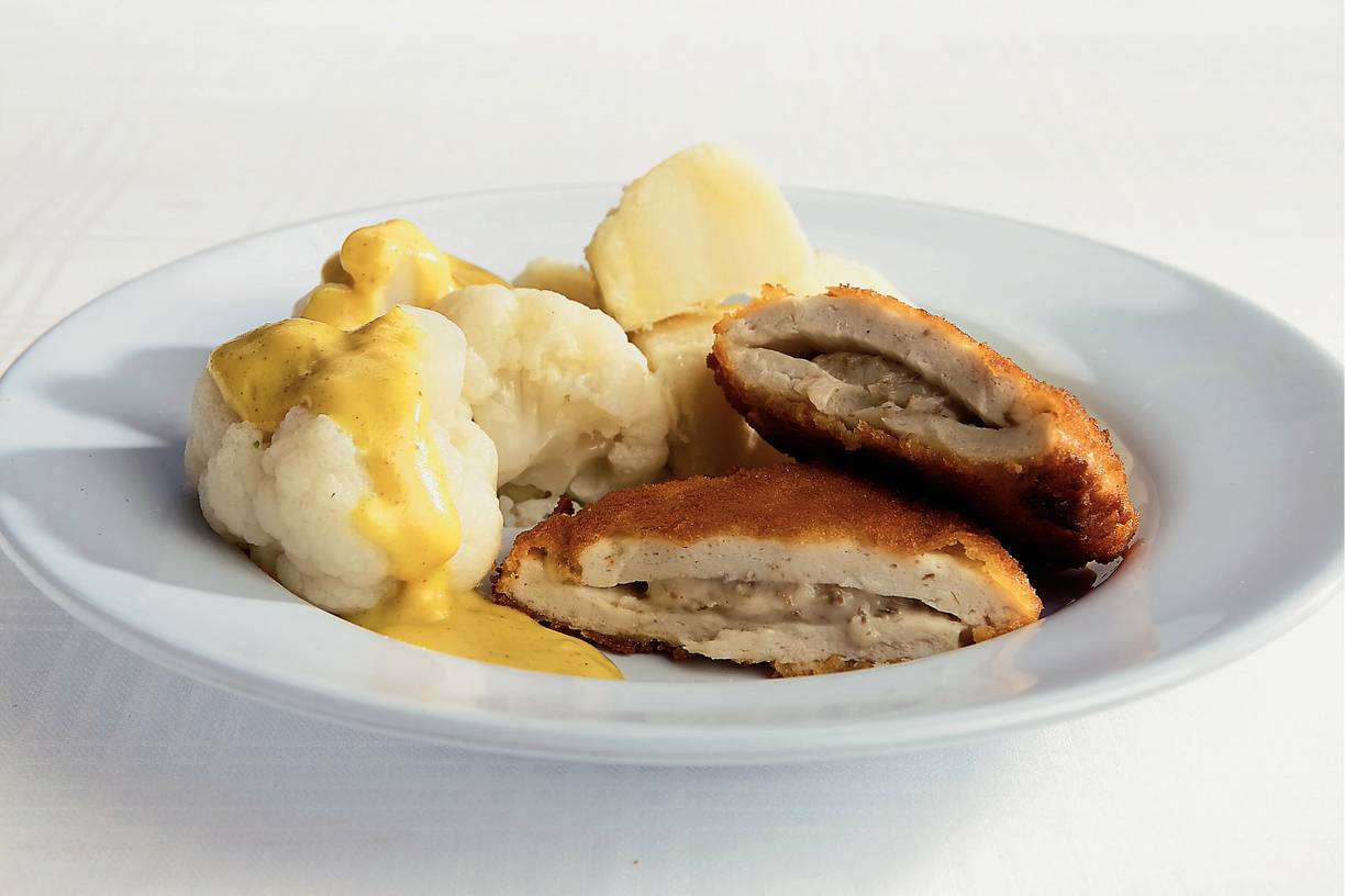 Kipschnitzel en bloemkool met kerriesaus