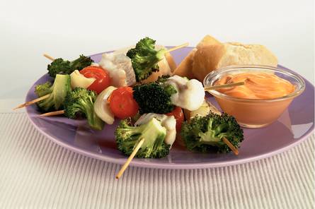 Kabeljauwspiesen met cocktailsaus