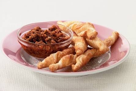 Zoutstengels met tapenade