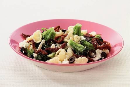 Pastasalade met zongedroogde tomaat