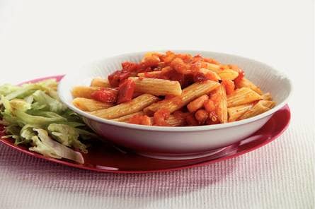 Penne met pittige saus en garnalen