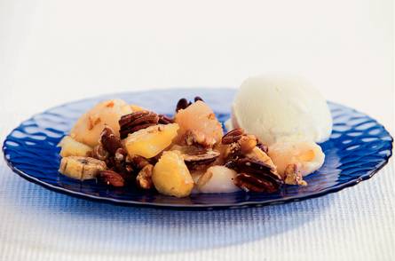 Gebakken fruit met roomijs