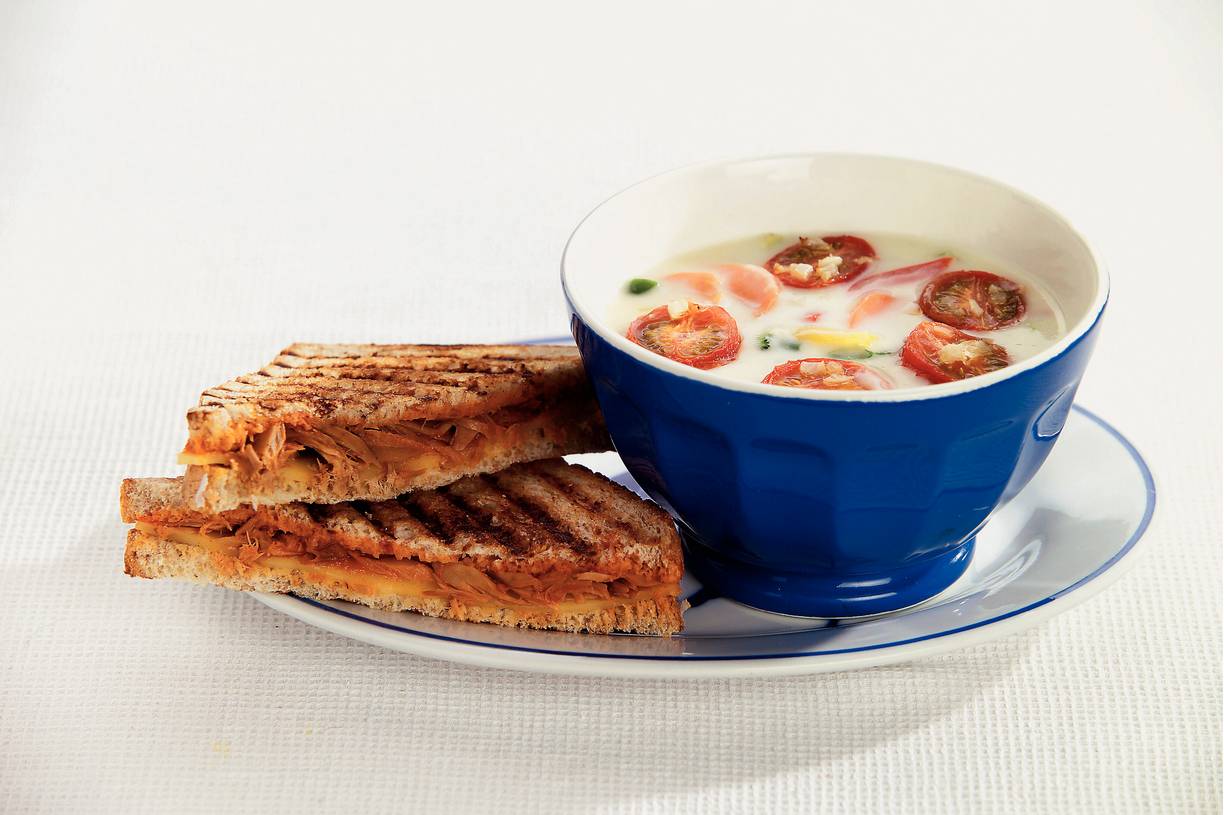 Tonijntosti's met romige groentesoep