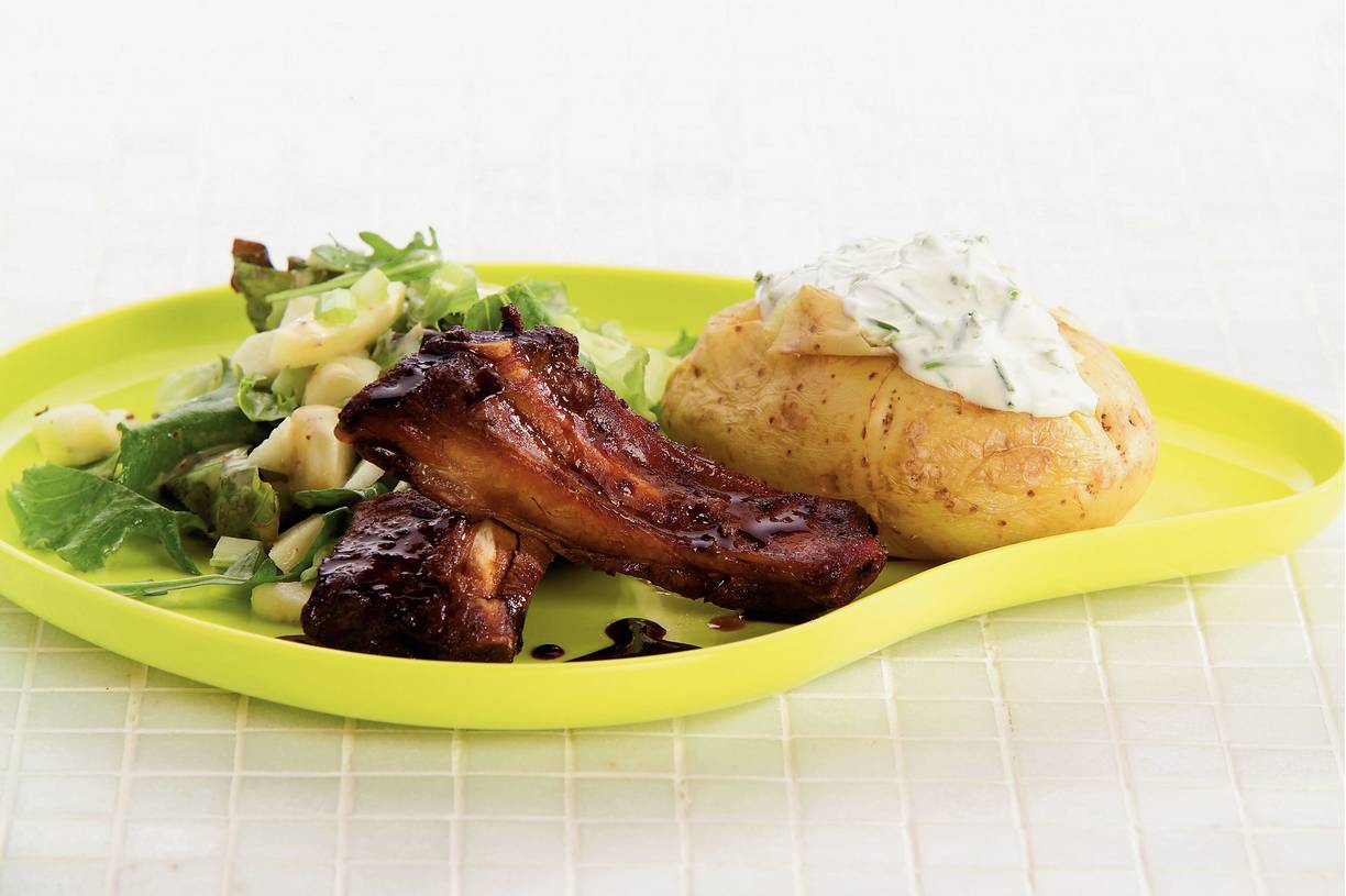 Spareribs met gepofte aardappel