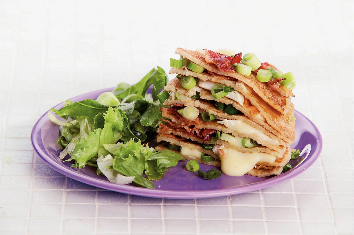 Pannenkoekentaart met brie en honing
