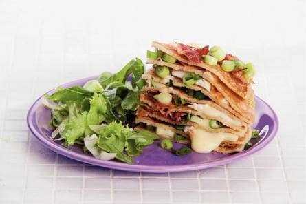 Pannenkoekentaart met brie en honing
