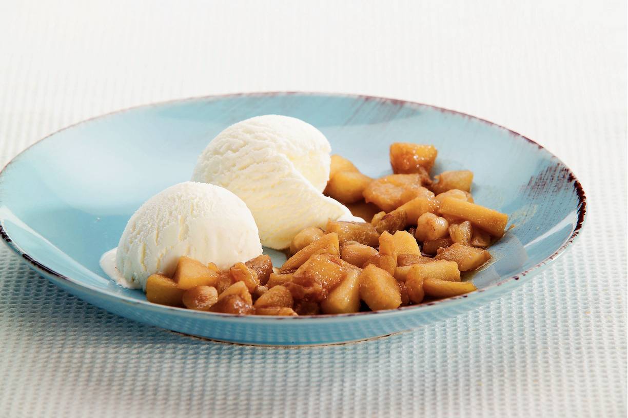 IJs met warm stroopfruit