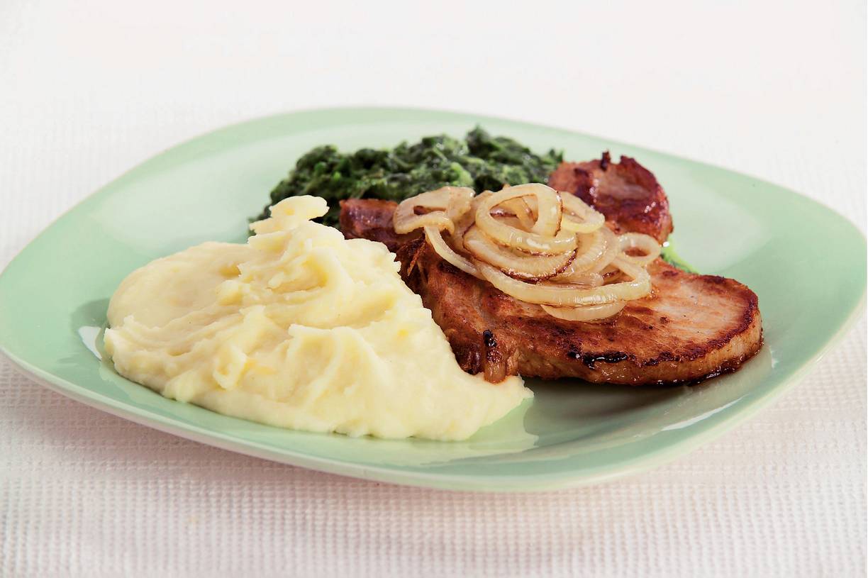 Karbonades, spinazie en aardappelpuree