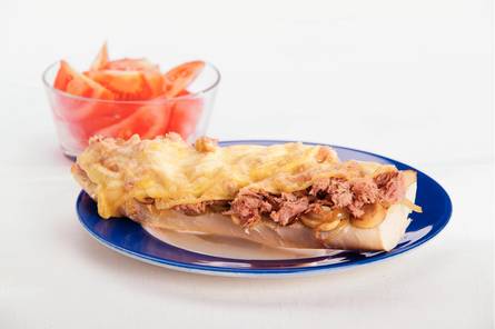 Gegratineerde tonijnsandwich