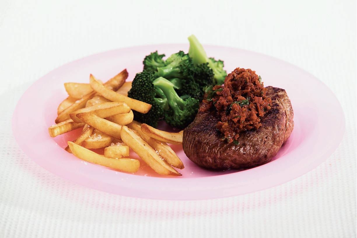 Biefstuk met gedroogde tomatentapenade
